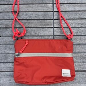 (NEW W/O TAGS) Lululemon Small Bag in Red/Coral/Pink